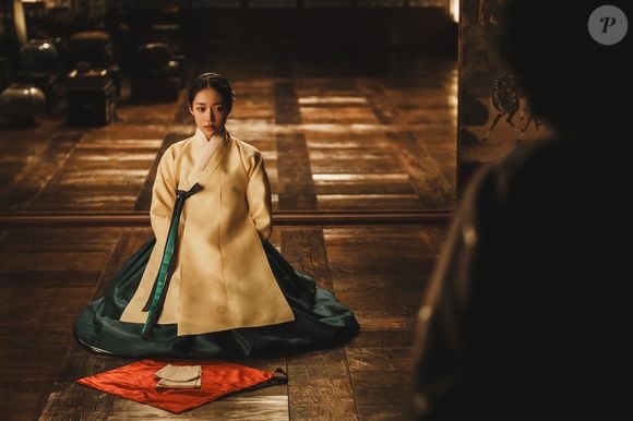 'A Leste do Palácio' é um dos principais doramas do momento na Netflix com uma história que mistura trama de época e fantasmas