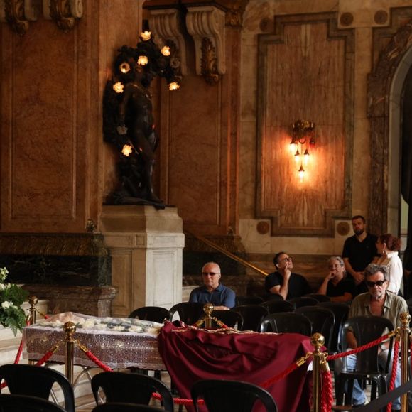 Corpo de Ney Latorraca é velado no salão principal do Theatro Municipal no Rio de Janeiro