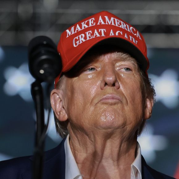 Donald Trump tem sido alvo de protestos nos EUA por sua política de deportação