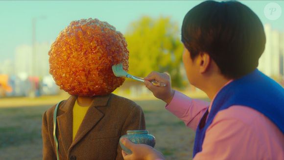 'Chicken Nugget' tem situações absurdas e em diversos momentos vai te fazer dar boas gargalhadas