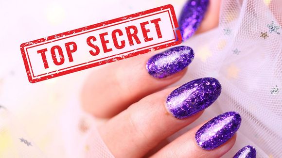 Adeus perrengue! Descobri um jeito MUITO MAIS FÁCIL de aplicar esmalte com glitter - e só precisei de um pedacinho de papel higiênico