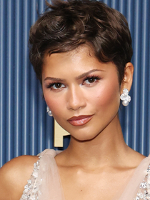 Cabelo pixie cut de Zendaya no Emmy homenageia visual icônico de Halle Berry, e veterana reage; confira 9 famosas, incluindo Diana, que já aderiram ao corte de 1951 a 2026