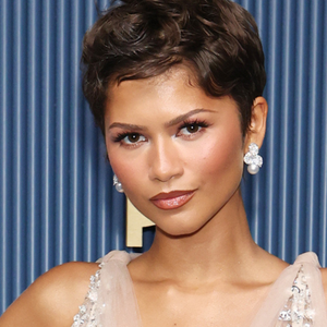 Cabelo pixie cut de Zendaya no Emmy homenageia visual icônico de Halle Berry, e veterana reage; confira 9 famosas, incluindo Diana, que já aderiram ao corte de 1951 a 2026