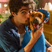 'Caramelo': o filme brasileiro TOP 1 na Netflix com Rafael Vitti que vai te fazer rir, chorar e querer adotar um cachorro