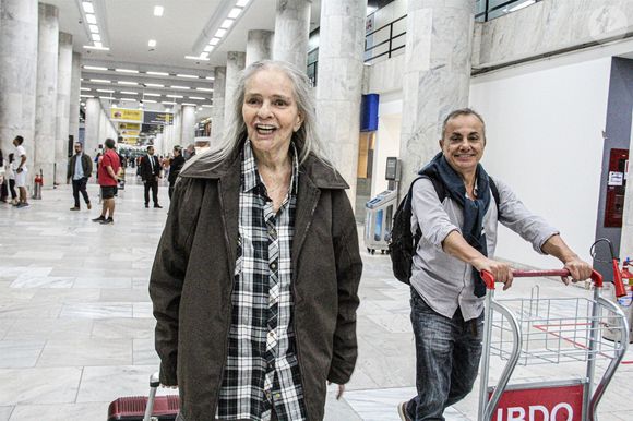 Angela Ro Ro pediu doação em dinheiro e tem cancelado seus shows com certa frequência