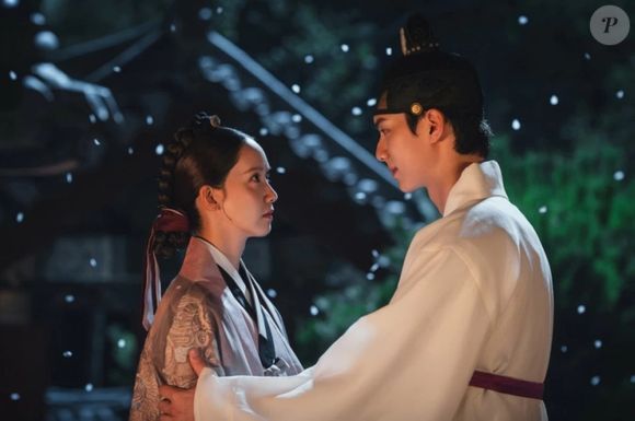 'Bon Appétit, Vossa Majestade': Uma chef moderna é levada para a Dinastia Joseon e passa a cozinhar para um rei tirano, enquanto enfrenta os desafios da corte e um romance inesperado