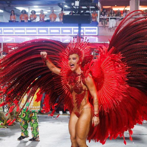 Virginia Fonseca representou o coração da bateria da Grande Rio, mas acabou vivendo um perrengue com sua fantasia