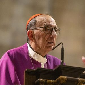 O Arcebispo Juan Jose Omella é um dos candidatos à liderança da Igreja Católica que olha pela pobreza mundial, assim como Francisco