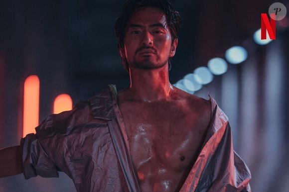 Lee Jin-wook é o intenso Pyeon Sang-wook em 'Sweet Home'. No meio de um apocalipse monstruoso, ele vive um homem marcado por um passado sombrio
