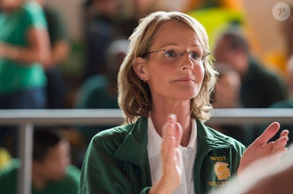 Estrelado pela premiada atriz Helen Hunt, o longa é inspirado na trajetória comovente da equipe feminina de vôlei da West High School, em Iowa, nos Estados Unidos
