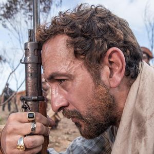 Arduíno (Irandhir Santos) - O primogênito da família Alencar é irmão mais velho do protagonista Josué (Thomás Aquino), com quem sempre rivalizou.