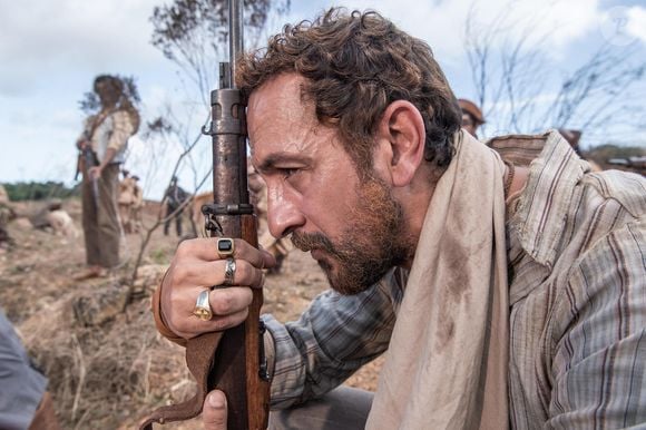 Arduíno (Irandhir Santos) - O primogênito da família Alencar é irmão mais velho do protagonista Josué (Thomás Aquino), com quem sempre rivalizou.