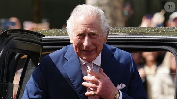 Durante a visita, o rei Charles III conheceu a produção de mel da Casa Branca ao lado de Melania Trump em um gesto simbólico