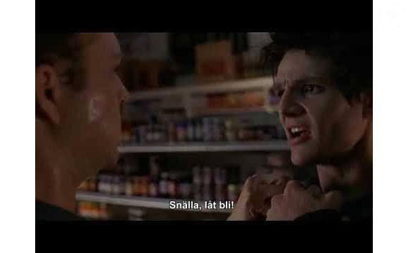 Pedro Pascal no estilo emo trevoso em "Terra Contra a Aranha" (2001)