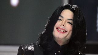 'Só comia uma vez por dia': antes de morrer, Michael Jackson causou polêmica com dieta super restrita; Rei do Pop tinha ajuda para cortar frango e lembrar de comer
