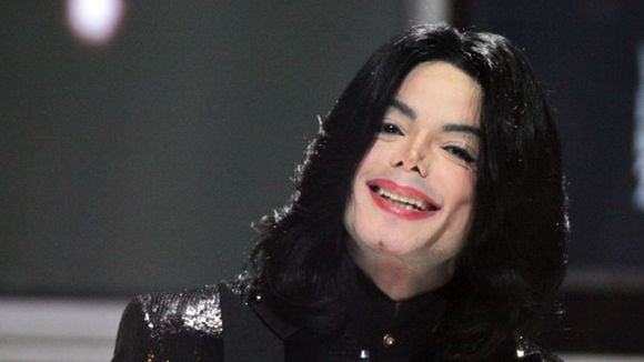 'Só comia uma vez por dia': antes de morrer, Michael Jackson causou polêmica com dieta super restrita; Rei do Pop tinha ajuda para cortar frango e lembrar de comer