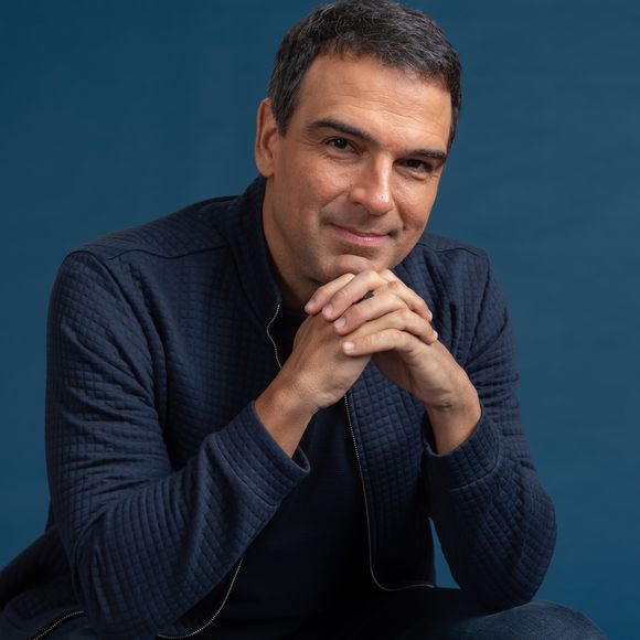 Tadeu Schmidt segue confirmado como apresentador do ‘BBB 26’, mas a TV Globo já estuda, a longo prazo, um substituto