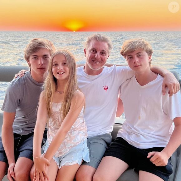 'Luciano Huck não vai deixar o garoto (filho Benício Huck) sozinho ou com tempo ocioso, lendo comentários maldosos na internet. Ele assume bem o papel de pai', completou fonte para revista