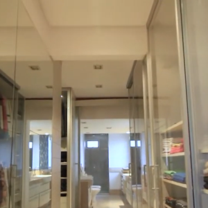 Segundo o Extra, um dos quartos da cobertura de 356 m² de Mara Maravilha é uma suíte com closet, enquanto o imóvel ainda possui ampla sala de estar e jantar e um varandão
