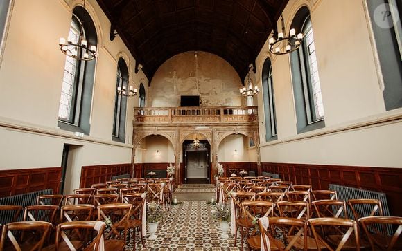 A união de Talita Araújo e Isla Wolfe aconteceu na The Abbey, propriedade para casamentos que conta com uma capela histórica do século 18