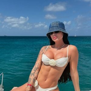 Tal como Gracyanne Barbosa, a nova namroada de Belo tem músculos aparentes e muito definidos