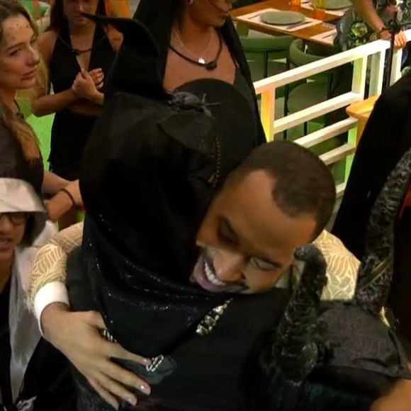 Gil do Vigor presenteou Cowboy para o MRV e Milena se intrometeu no assunto