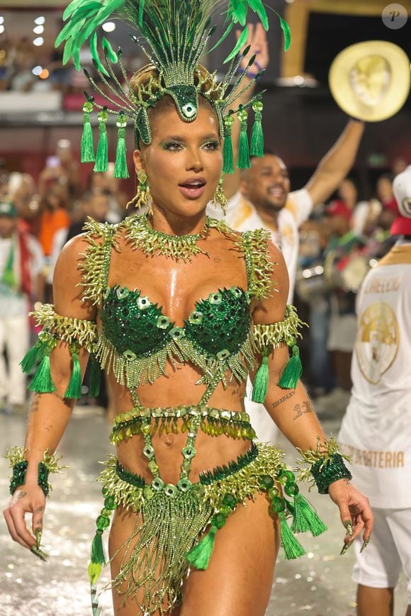 Na Sapucaí, Virgínia negou que Paolla Oliveira pudesse ter tido essa atitude: "Não acredito que ela tenha ido lá na intenção de me diminuir, porque ela não precisa disso"