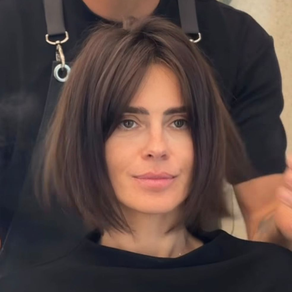 Escalada para viver Diná no cinema, Carolina Dieckmann passou por transformação radical no cabelo e mostrou o resultado pela primeira vez no Instagram