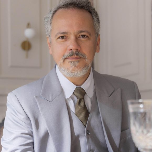 Em 'Garota do Momento', o personagem de Danton Mello é meio conservador.