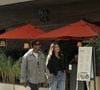 Sophie Charlotte apostou em jeans largo e jaqueta ampla, enquanto Xamã investiu em visual urbano e casual