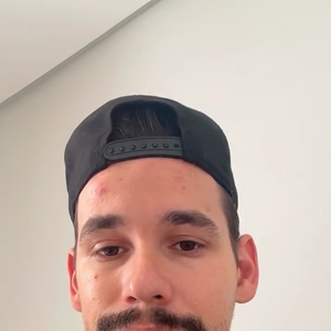 Em um vídeo gravado no Instagram, Lucas Borbas revelou que deixará o apartamento do casal em Cascavel