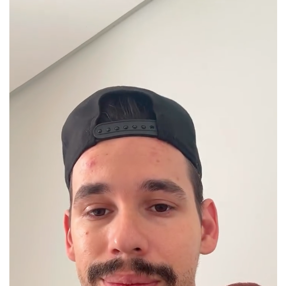Em um vídeo gravado no Instagram, Lucas Borbas revelou que deixará o apartamento do casal em Cascavel