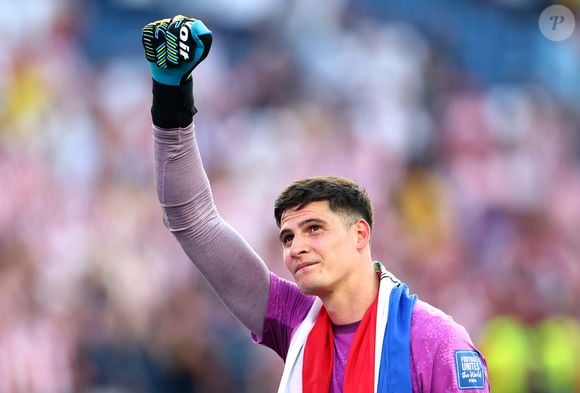 Antes de virar herói da classificação do Paraguai contra a Alemanha na Copa do Mundo, Orlando Gill precisou vender as próprias chuteiras, roupas e até uma camisa da seleção sub-20 para ajudar no sustento da família