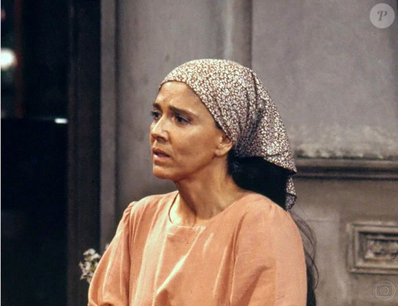 Atriz Yoná Magalhães deu vida à Tonha, dona do Mangue Seco na novela 'Tieta' - a trama está sendo exibida no 'Vale a Pena Ver de Novo', da TV Globo, atualmente.