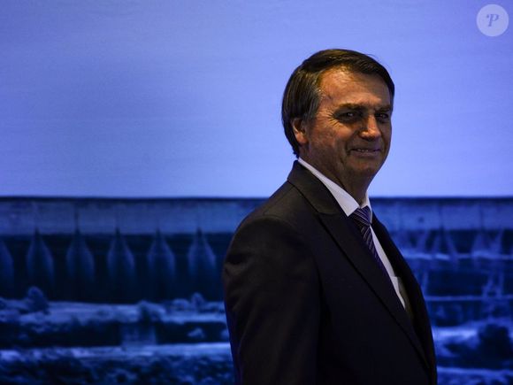 Jair Bolsonaro passou por uma cirurgia para tratar uma suboclusão intestinal no último domingo (13)