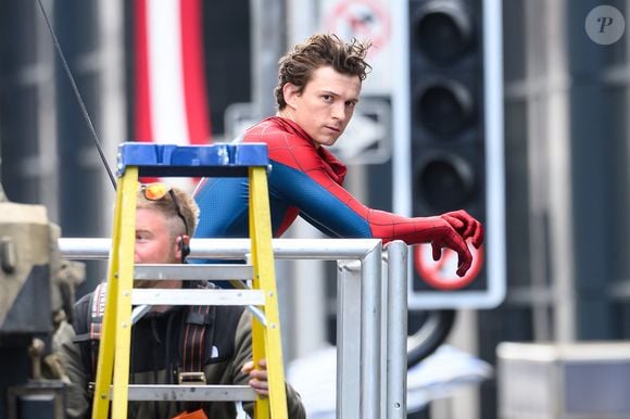 Segundo o portal Meduza, uma usuária do Threads questionou a presença da cantora russa Monetochka na trilha sonora do novo filme do Homem-Aranha e afirmou que preferiria devolver o ingresso caso a música fosse mantida
