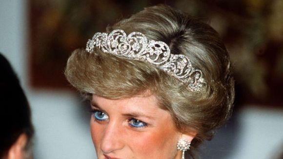 O 7 penteados mais icônicos de Princesa Diana analisados segundo o cabeleireiro oficial da britânica