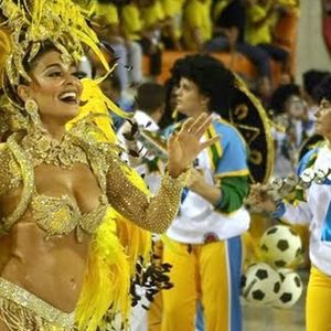 Juliana Paes já havia sido rainha de bateria da Viradouro nos anos 2000