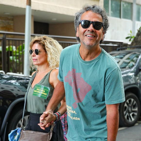 Marcos Palmeira na manifestação em Copacabana contra a anistia dos condenados pelo golpe de 8 de janeiro