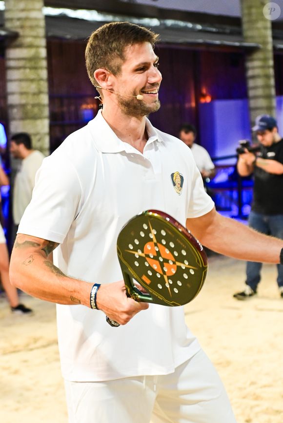 Após eliminação no BBB 26, Jonas Sulzbach retoma rotina fora da casa e participa de evento esportivo
