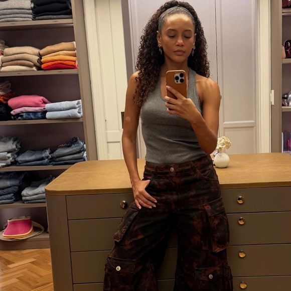 Moda de Taís Araujo tem variadas versões da calça oversized