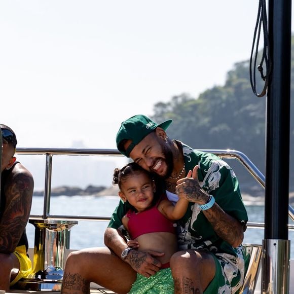 Neymar é um pai coruja dos filhos