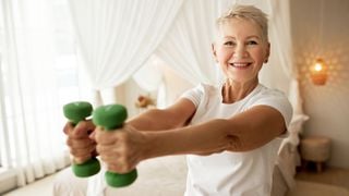 Seis exercícios de fortalecimento para pessoas com mais de 50 anos: são simples e podem ser feitos em casa