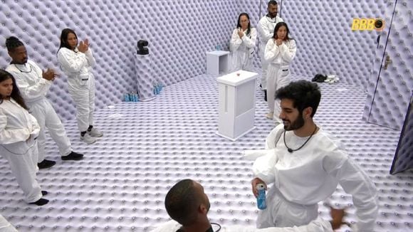 BBB 26: Ricardinho foi o primeiro desclassificado do Quarto Branco e logo depois, o momento com fezes roubou a cena na web