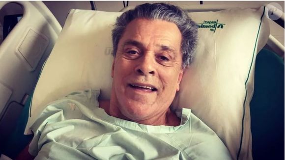 Raymundo de Souza, o Renato da novela 'Terra Nostra', passou por 65 cirurgias após acidente de moto em 2018; o ator segue na profissão