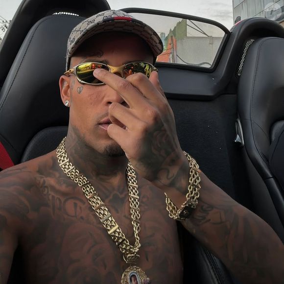 O influenciador Gato Preto foi preso na manhã desta quarta-feira (20), horas após se envolver em um grave acidente de carro com a namorada, Bia Miranda