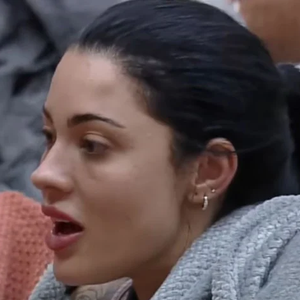 Namorada de Belo perde credibilidade ao ser desmentida ao vivo no reality da Record