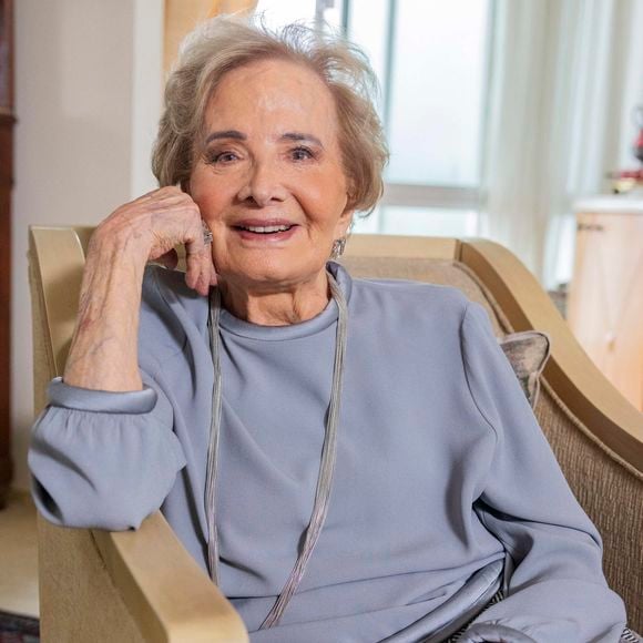 Glória Menezes, aos 90 anos, ganha homenagem na Globo em 9 de maio de 2025
