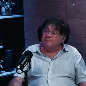 Durante a entrevista ao podcast Resenha com TF, em julho de 2024, Marcelo Madureira fez críticas ao desempenho de Luciano Huck à frente do Domingão. O humorista questionou o carisma e a habilidade de comunicação do apresentador, além de comparar sua atuação a de grandes nomes da televisão brasileira de outras gerações