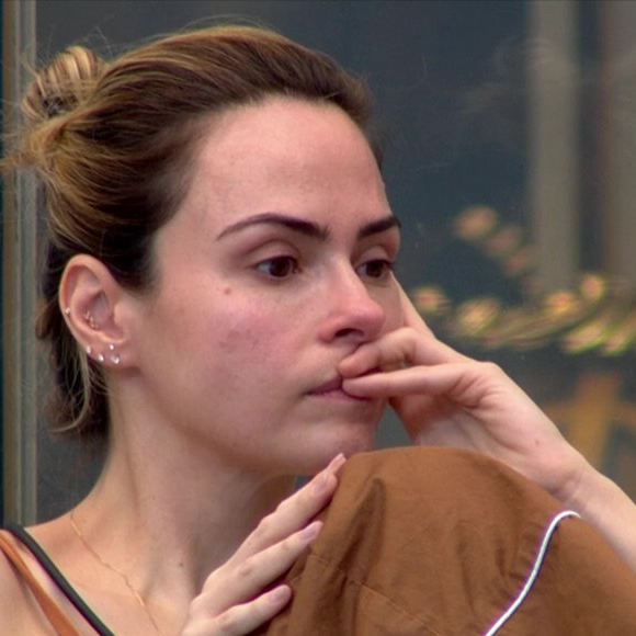 Momento de emoção: Ana Paula Renault chora no BBB 26 após conversar com aliados sobre limite no jogo